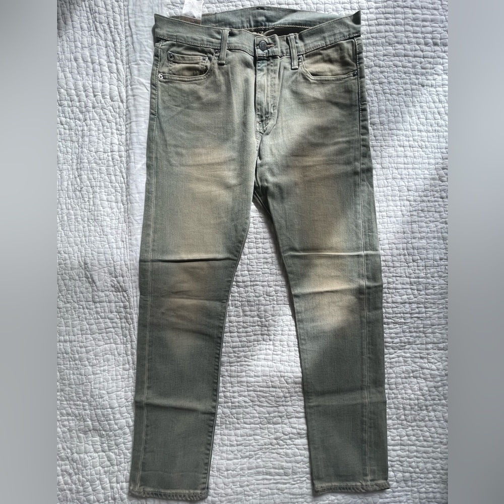 New Levi’s 510 Skinny Jeans, size 32 x 30, grey/sand color.